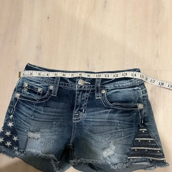 Miss Me Low Rise Stretch Denim Shorts size 27 Exclusive American flag embroidery - Picture 6 of 8